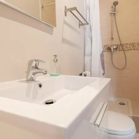 Guestready - Charming For 2 Near The Metro Lyon